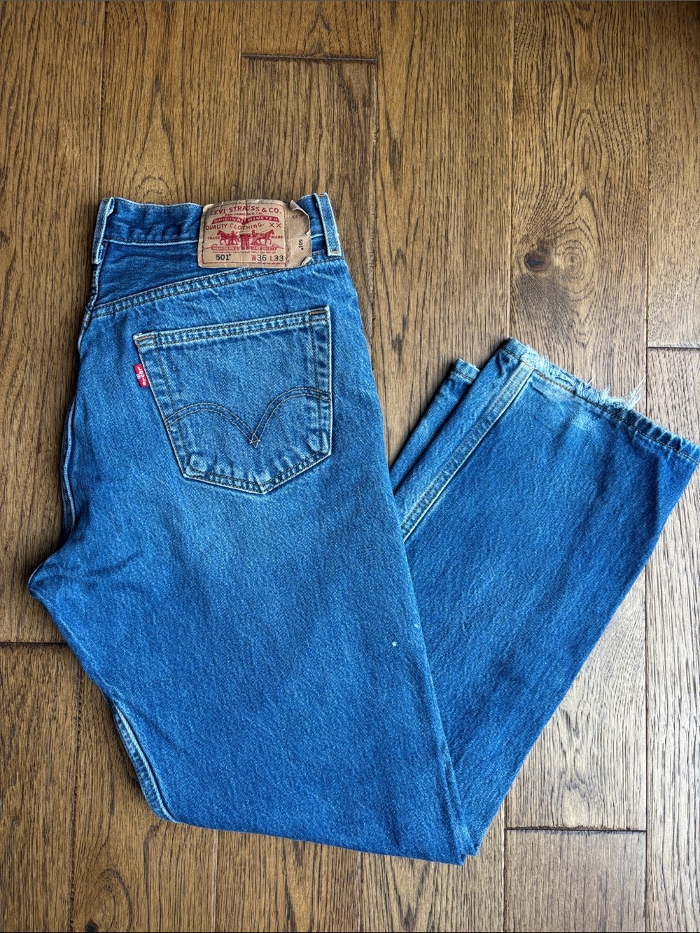 Vintage 501 Shrink to Fit Levi's Men's Blue Denim Jeans - Classic Straight Fit